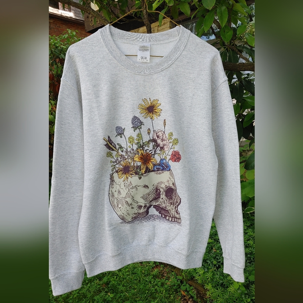 Goth floral motif sweathirt ladies sm